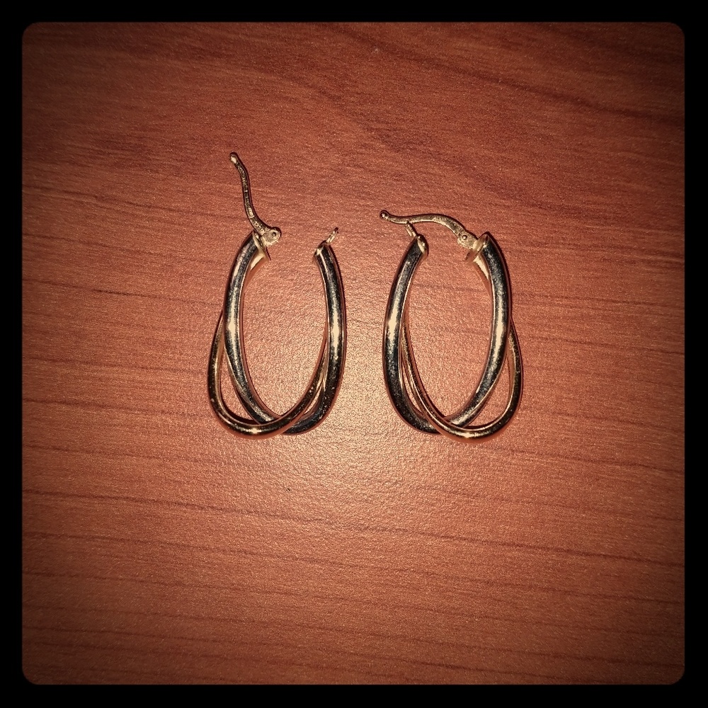 14 Karet gold and silver earrings.